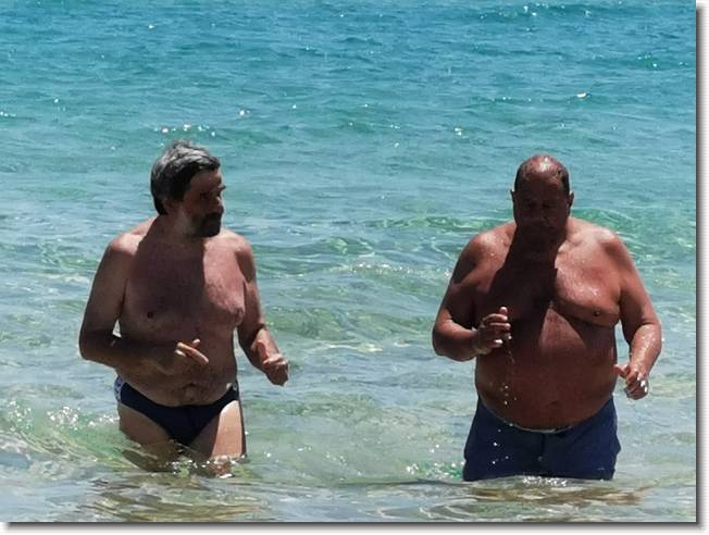 Clicca per scorrere le foto originali ingrandite
