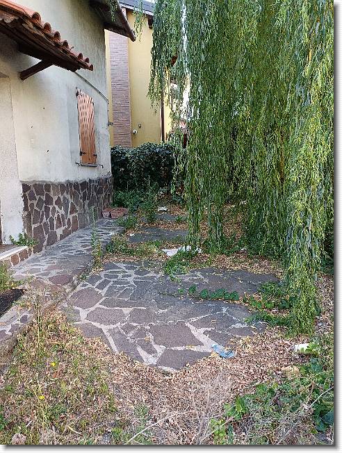 Clicca per scorrere le foto originali ingrandite