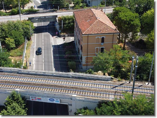 Clicca per scorrere le foto originali ingrandite