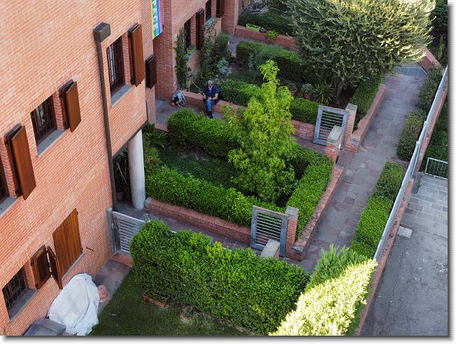 Clicca per scorrere le foto originali ingrandite