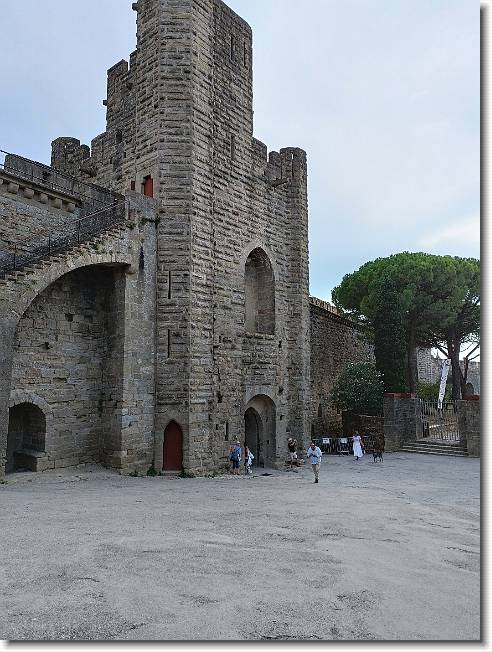 Clicca per scorrere le foto originali ingrandite