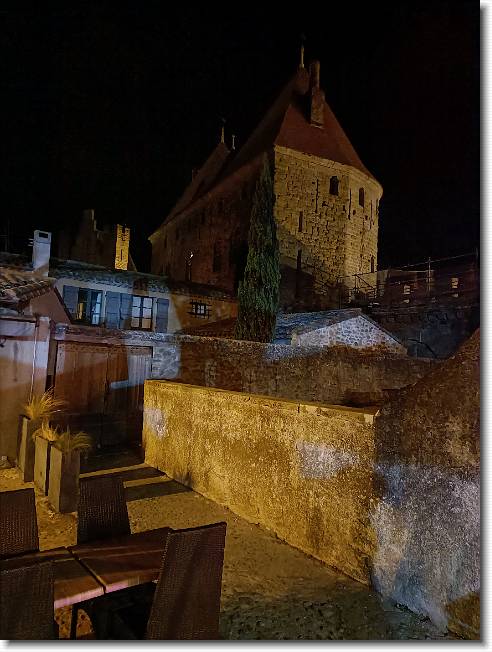 Clicca per scorrere le foto originali ingrandite