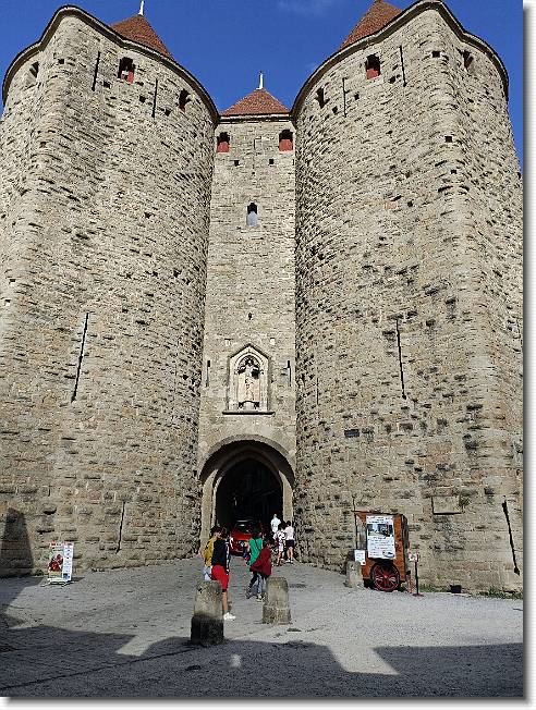 Clicca per scorrere le foto originali ingrandite