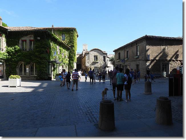Clicca per scorrere le foto originali ingrandite
