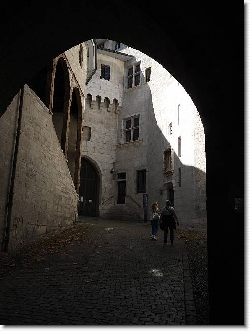 Clicca per scorrere le foto originali ingrandite