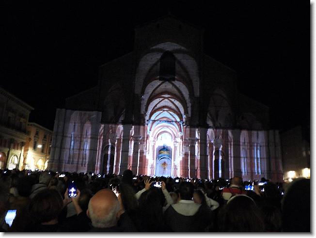 Clicca per scorrere le foto originali ingrandite