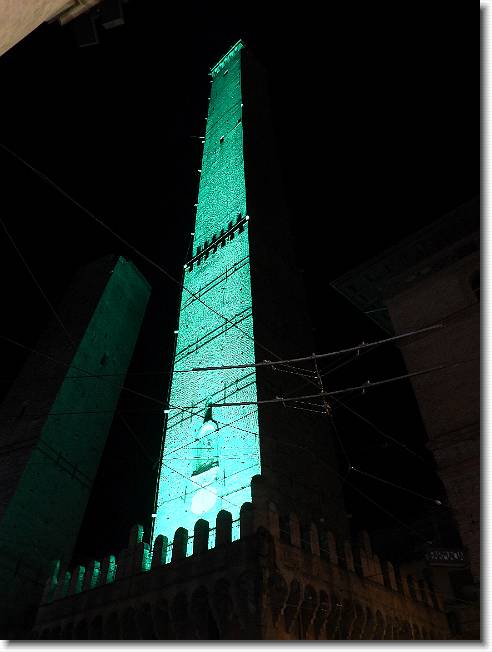 Clicca per scorrere le foto originali ingrandite