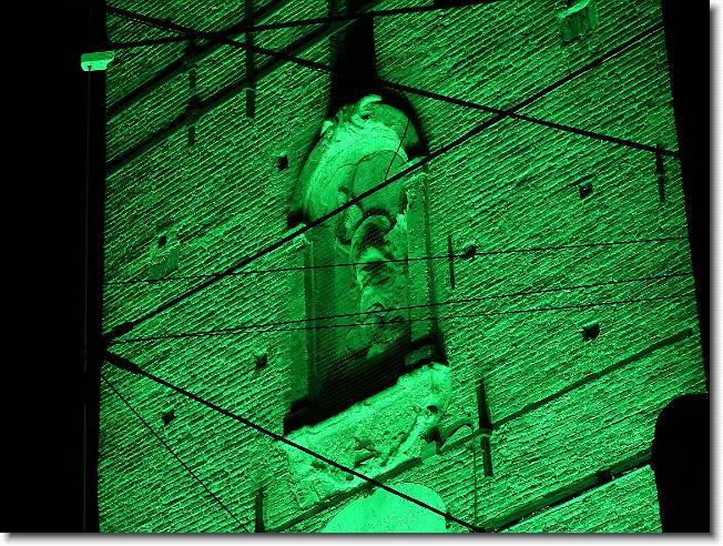 Clicca per scorrere le foto originali ingrandite