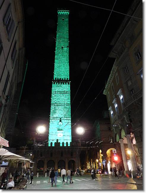 Clicca per scorrere le foto originali ingrandite