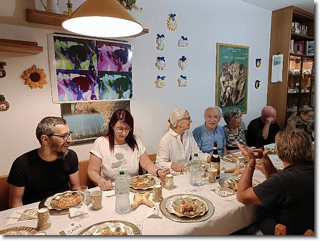 Clicca per scorrere le foto originali ingrandite