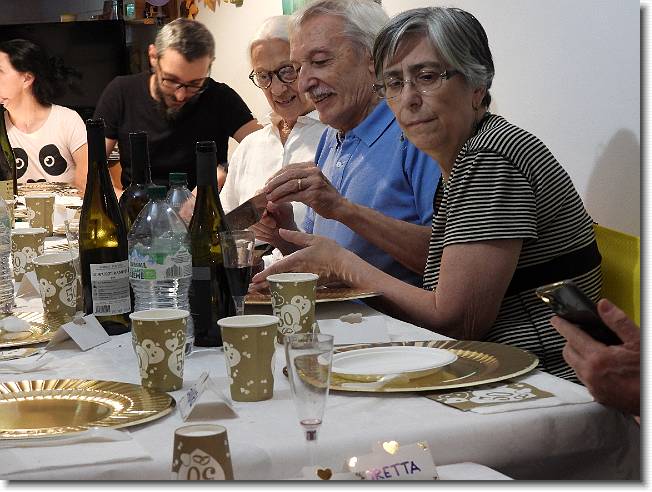 Clicca per scorrere le foto originali ingrandite