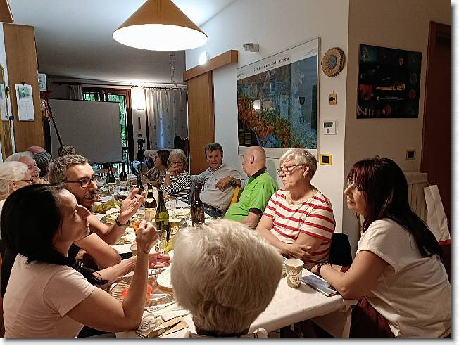 Clicca per scorrere le foto originali ingrandite