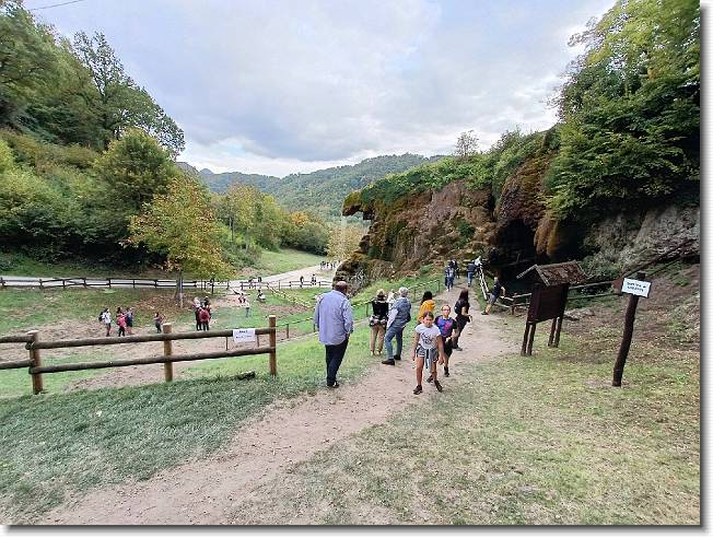 Clicca per scorrere le foto originali ingrandite