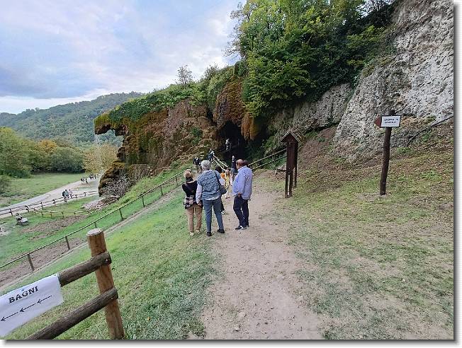 Clicca per scorrere le foto originali ingrandite
