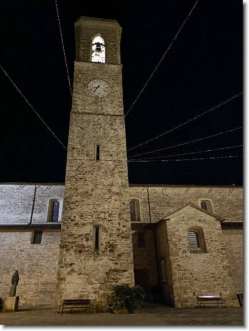 Clicca per scorrere le foto originali ingrandite