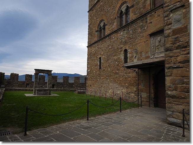 Clicca per scorrere le foto originali ingrandite