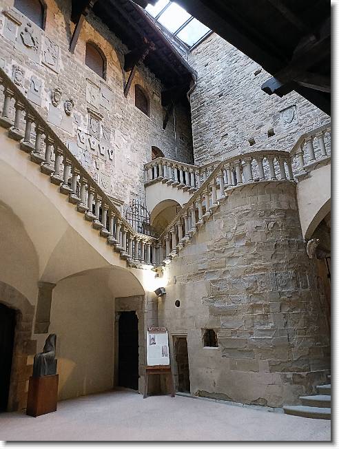 Clicca per scorrere le foto originali ingrandite