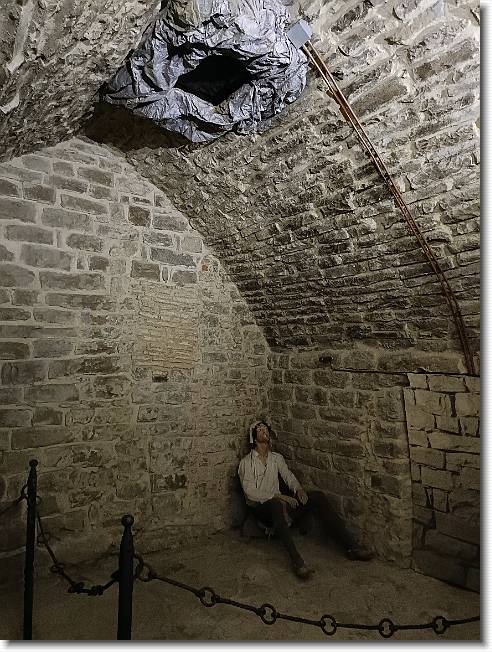 Clicca per scorrere le foto originali ingrandite
