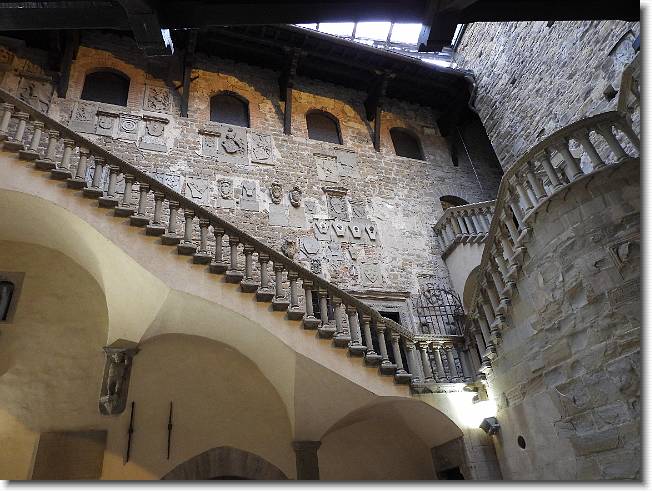 Clicca per scorrere le foto originali ingrandite