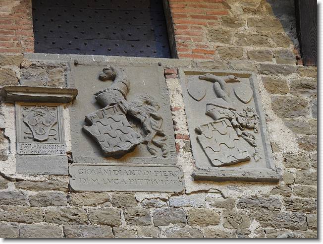Clicca per scorrere le foto originali ingrandite