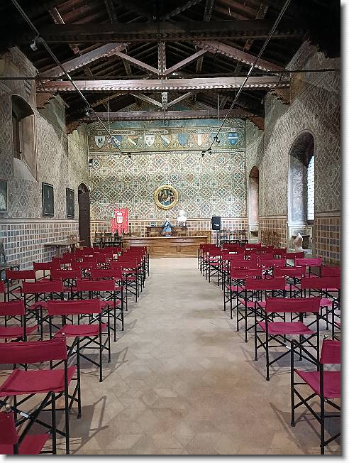 Clicca per scorrere le foto originali ingrandite