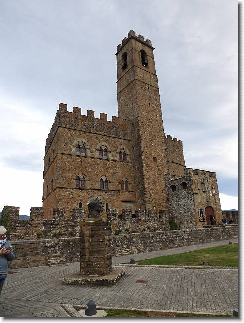 Clicca per scorrere le foto originali ingrandite