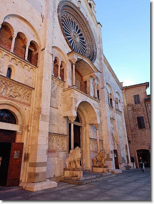 Clicca per scorrere le foto originali ingrandite