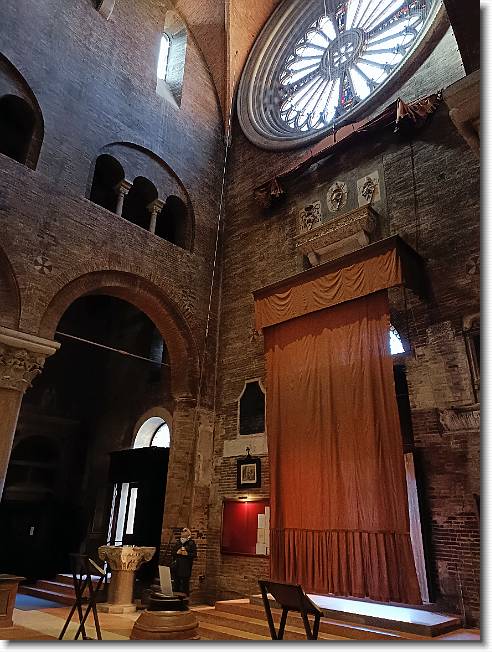 Clicca per scorrere le foto originali ingrandite