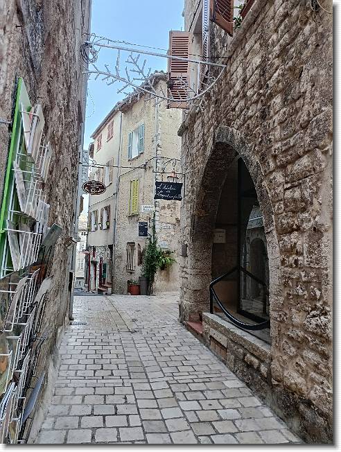 Clicca per scorrere le foto originali ingrandite