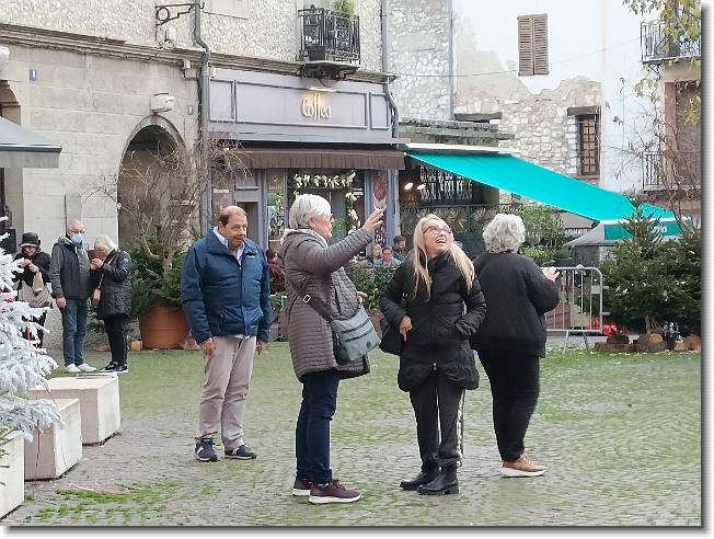Clicca per scorrere le foto originali ingrandite