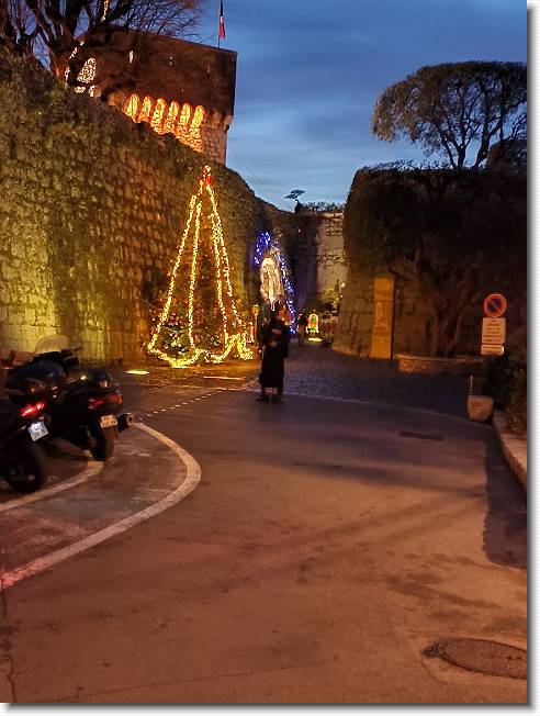 Clicca per scorrere le foto originali ingrandite