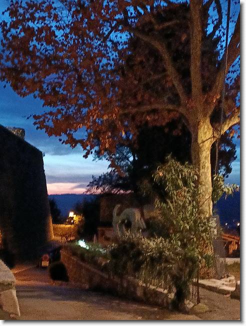 Clicca per scorrere le foto originali ingrandite
