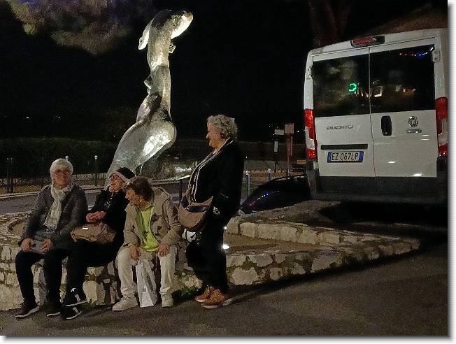 Clicca per scorrere le foto originali ingrandite