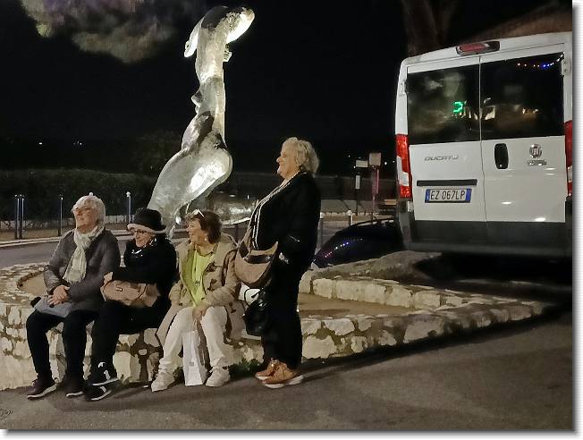 Clicca per scorrere le foto originali ingrandite