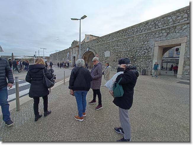 Clicca per scorrere le foto originali ingrandite