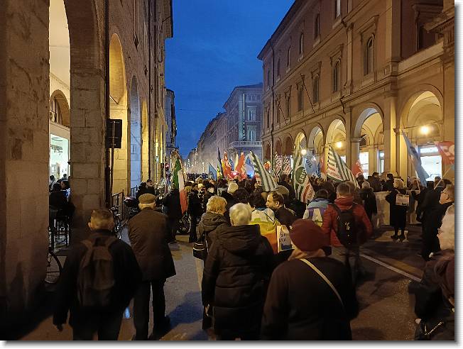 Clicca per scorrere le foto originali ingrandite