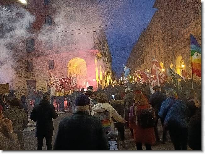 Clicca per scorrere le foto originali ingrandite