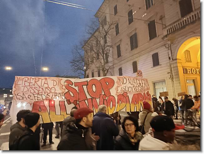 Clicca per scorrere le foto originali ingrandite