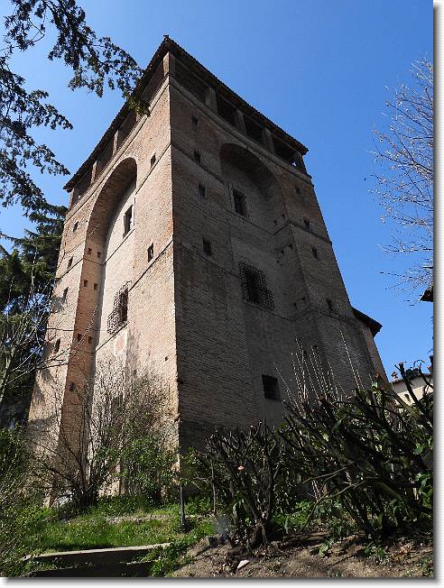 Clicca per scorrere le foto originali ingrandite