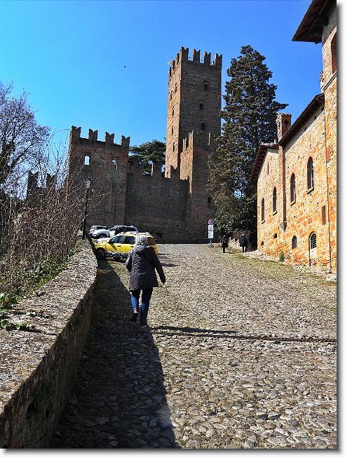 Clicca per scorrere le foto originali ingrandite
