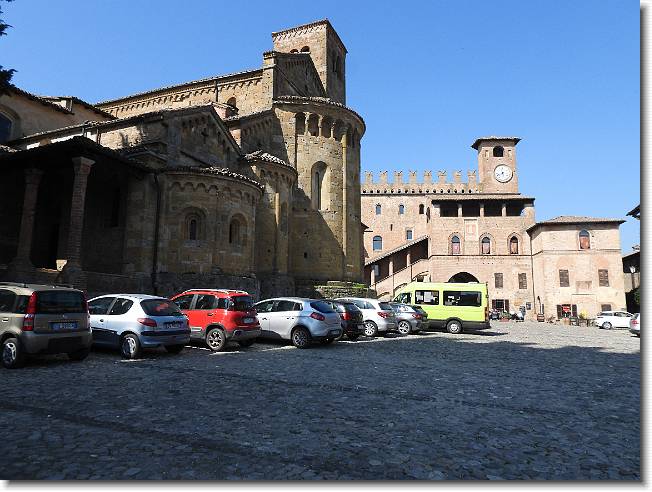 Clicca per scorrere le foto originali ingrandite