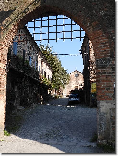 Clicca per scorrere le foto originali ingrandite