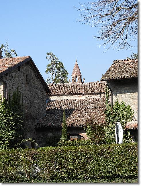 Clicca per scorrere le foto originali ingrandite