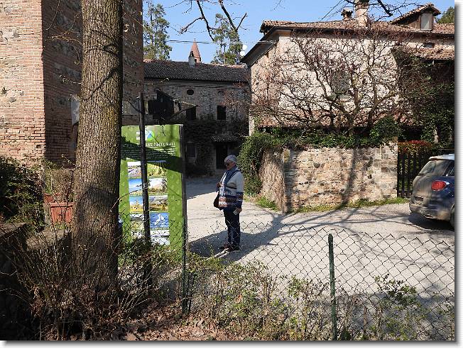 Clicca per scorrere le foto originali ingrandite