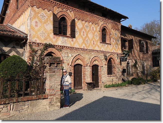 Clicca per scorrere le foto originali ingrandite