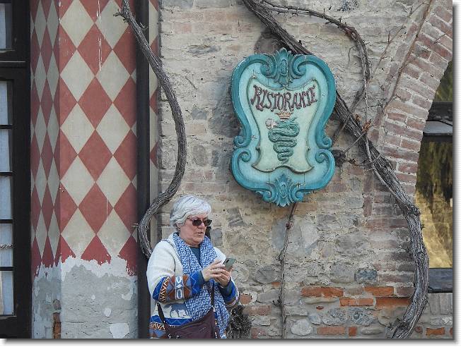 Clicca per scorrere le foto originali ingrandite