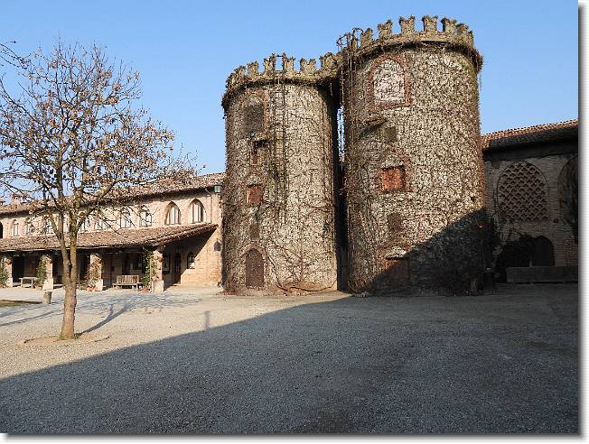 Clicca per scorrere le foto originali ingrandite