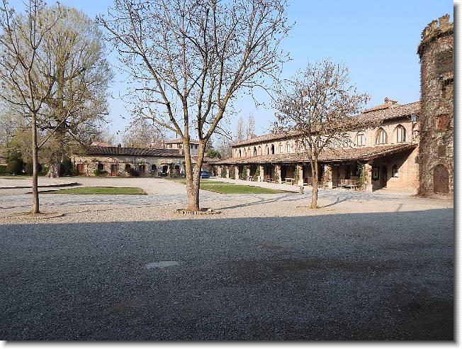Clicca per scorrere le foto originali ingrandite