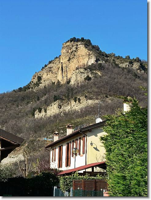 Clicca per scorrere le foto originali ingrandite
