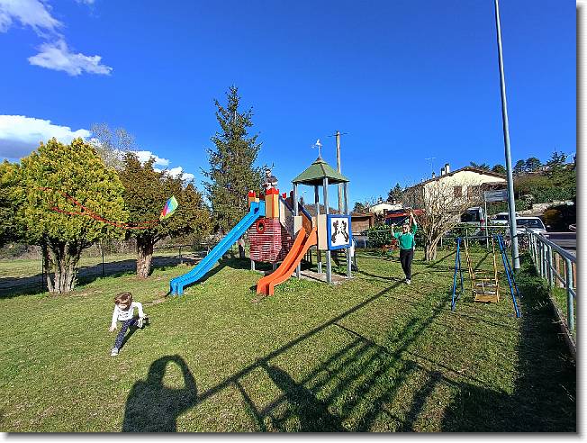 Clicca per scorrere le foto originali ingrandite